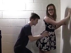 Teenagers fuck in the school